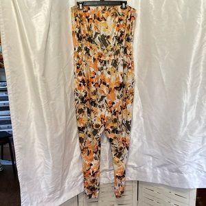 It’s strapless jumpsuit szXL